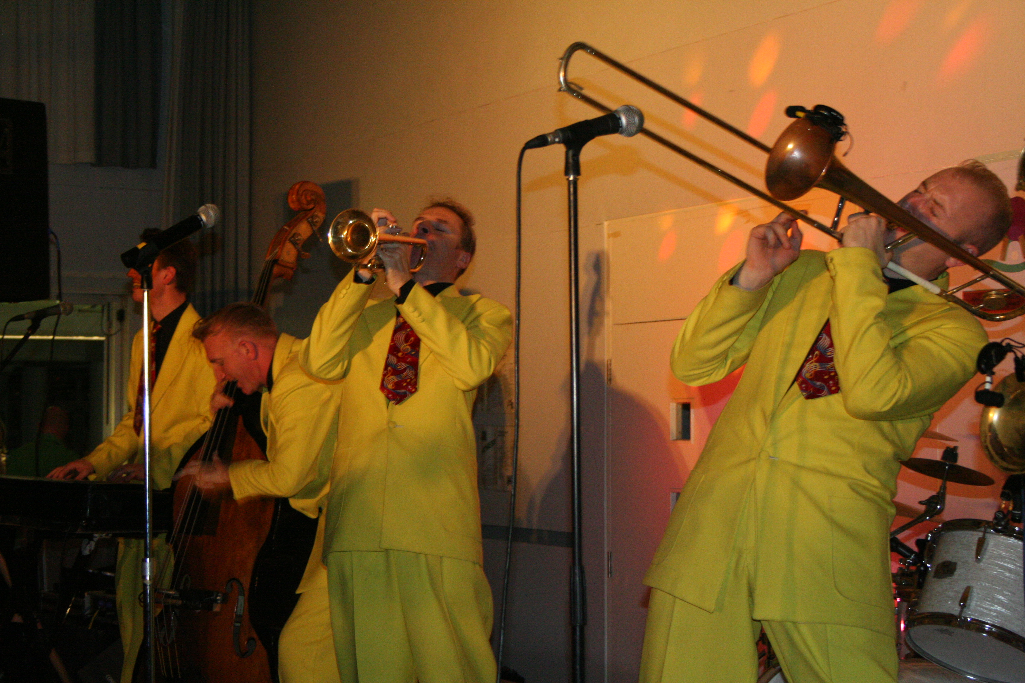 Jive Aces perform at Valentine Swinging Ball